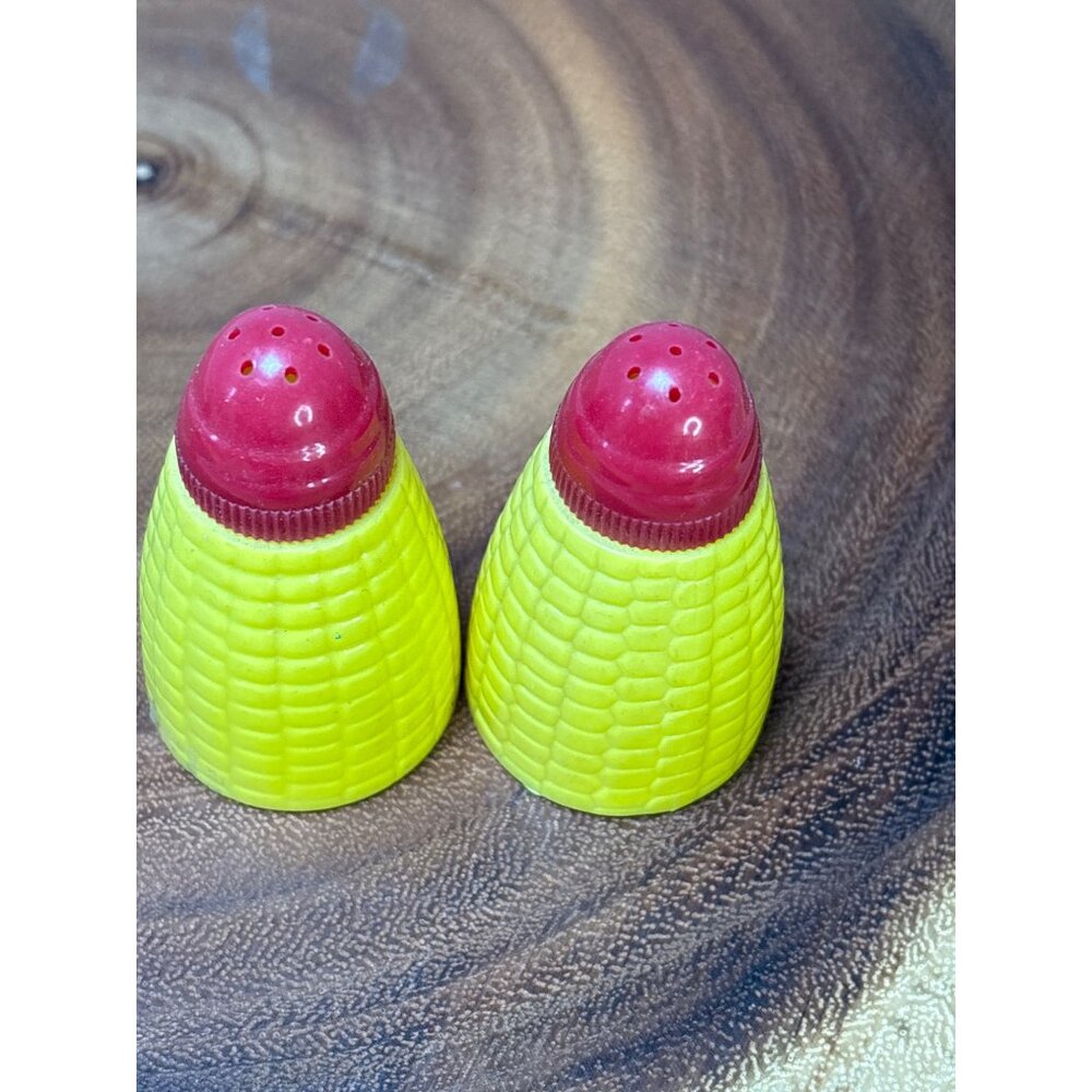 Vintage Lapin Plastic Corn Cob Salt & Pepper Shakers Yellow & Red Kitschy - Picture 2 of 7